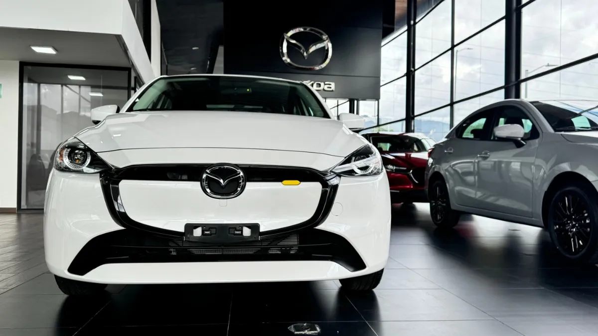 Mazda 2 Sedan Touring At 2025 Blanco