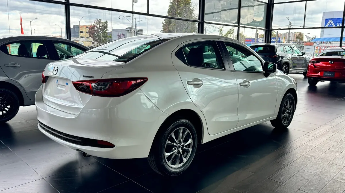 Mazda 2 Sedan Touring At 2025 Blanco