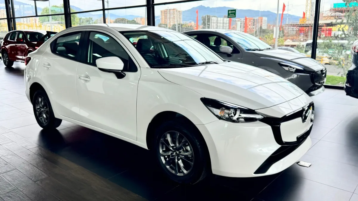 Mazda 2 Sedan Touring At 2025 Blanco