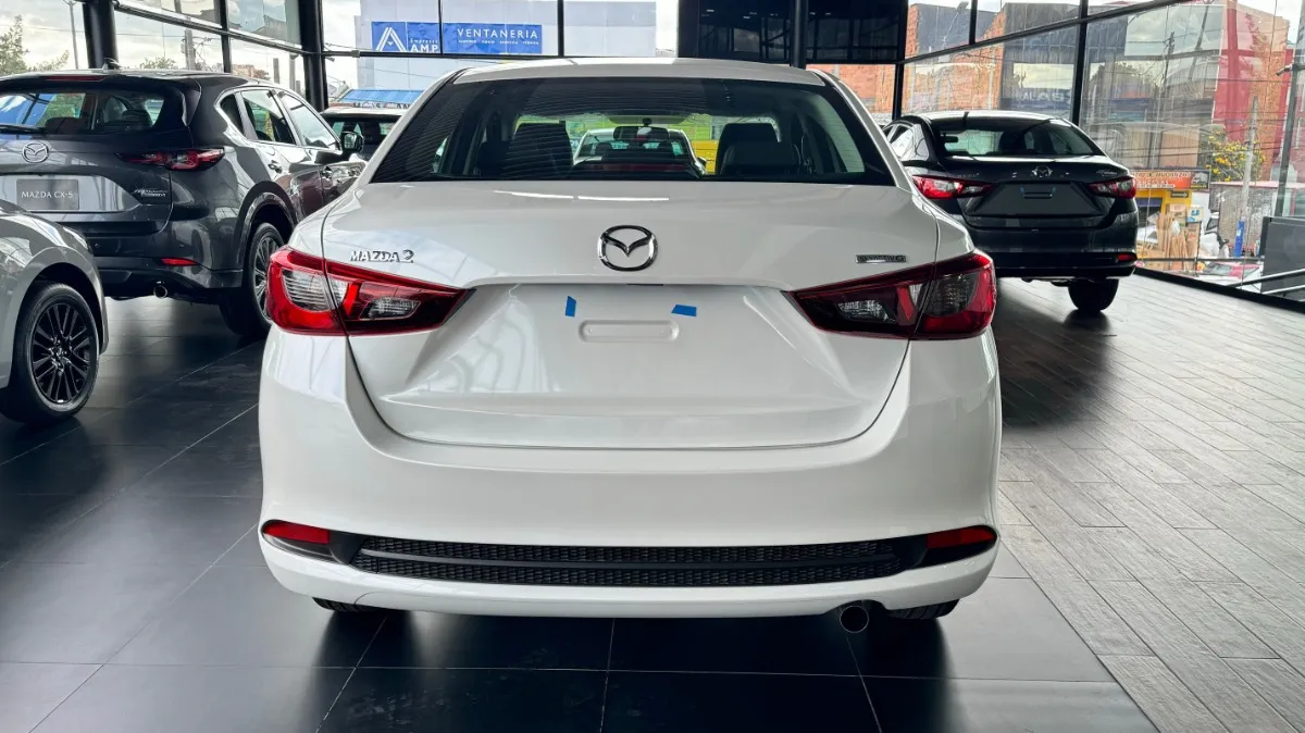 Mazda 2 Sedan Touring At 2025 Blanco