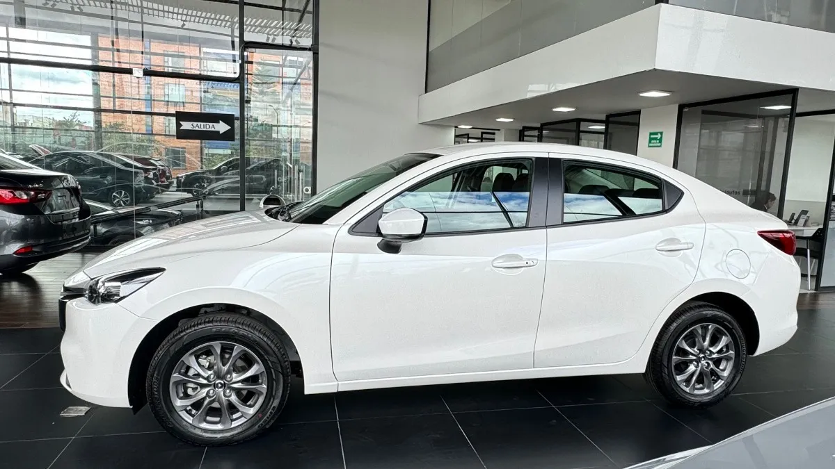Mazda 2 Sedan Touring At 2025 Blanco