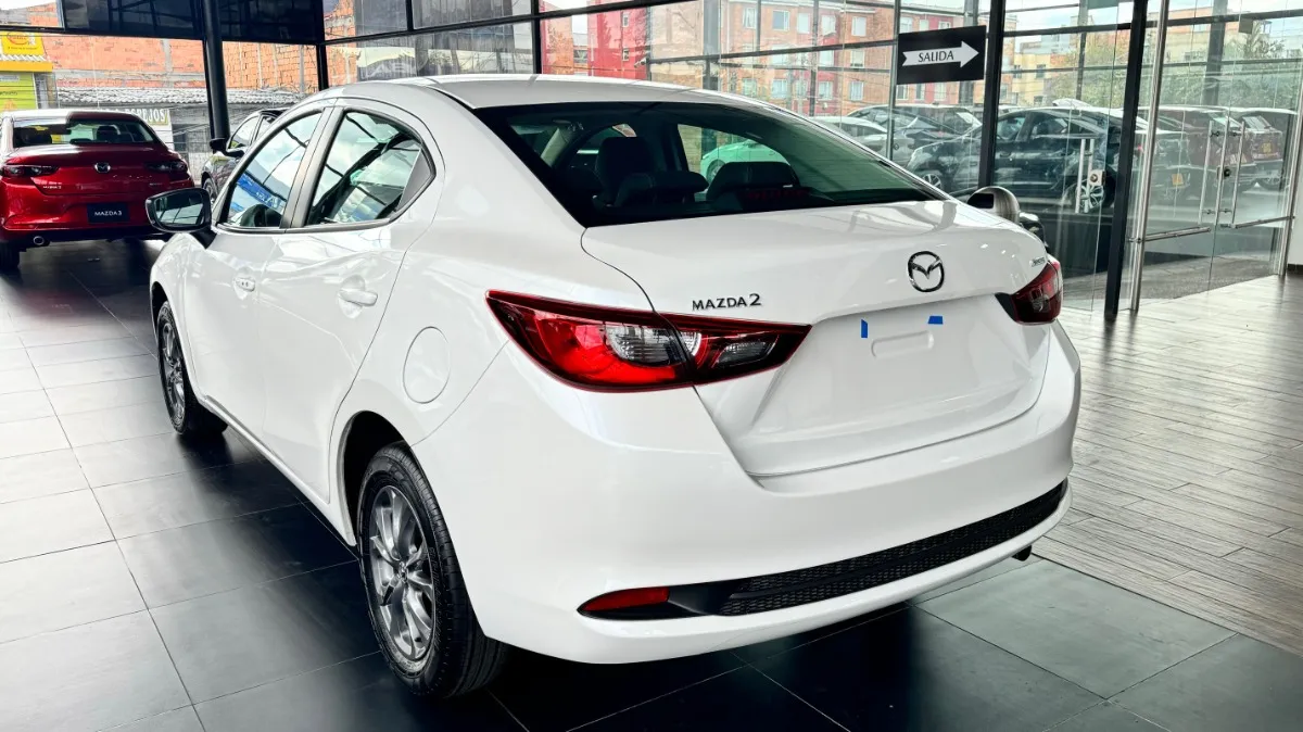 Mazda 2 Sedan Touring At 2025 Blanco