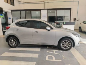 Mazda 2 2022 Gris Pasto
