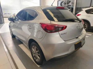 Mazda 2 2022 Gris Pasto