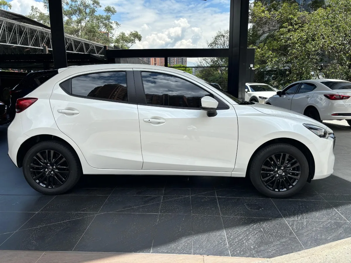Mazda 2 2025 Blanco Medellín