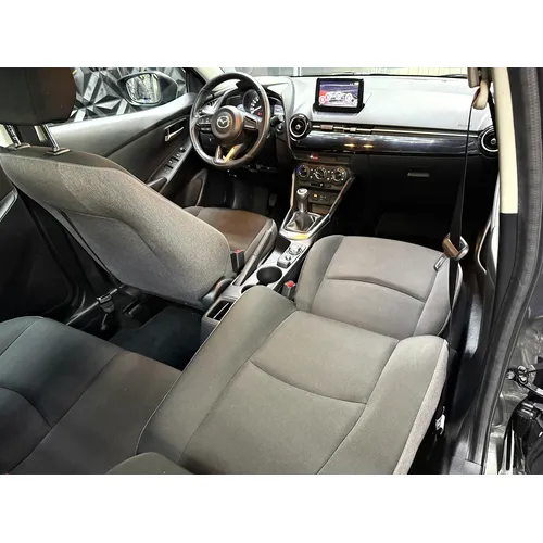 Mazda 2 2024 Gris Bogotá