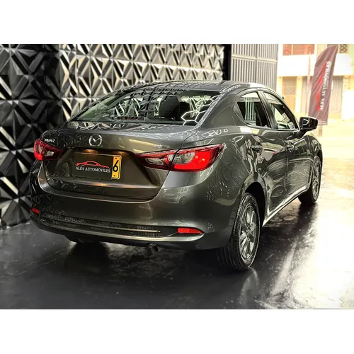 Mazda 2 2024 Gris Bogotá