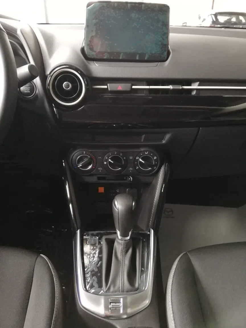 Mazda 2 Touring At Sedan 2025 Azul