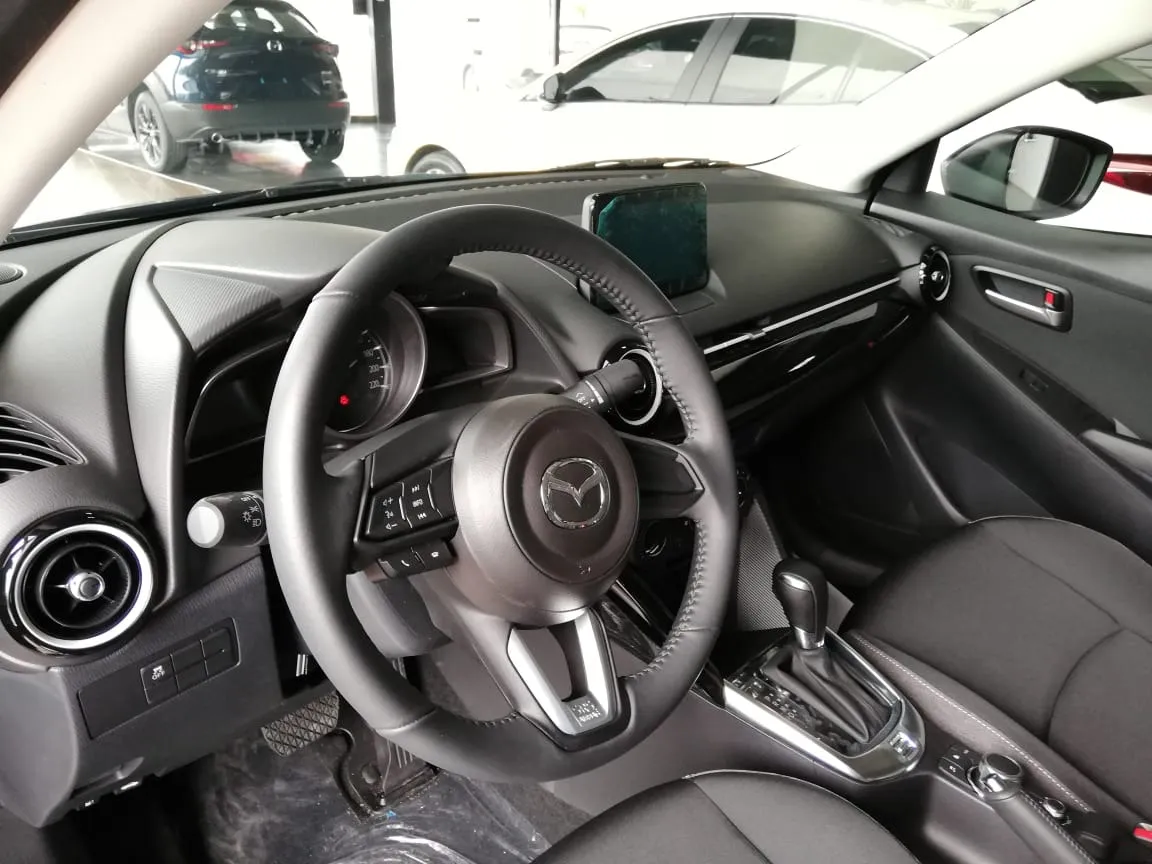Mazda 2 Touring At Sedan 2025 Azul