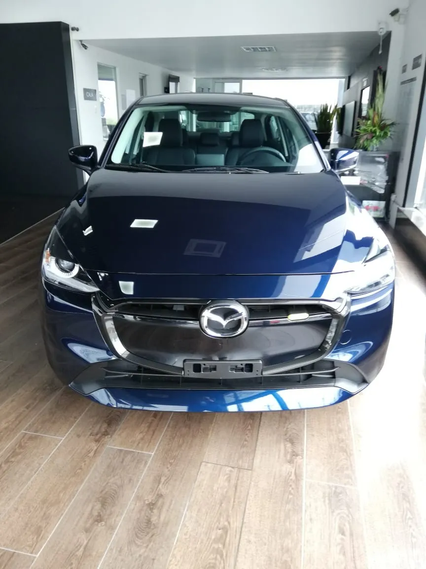 Mazda 2 Touring At Sedan 2025 Azul