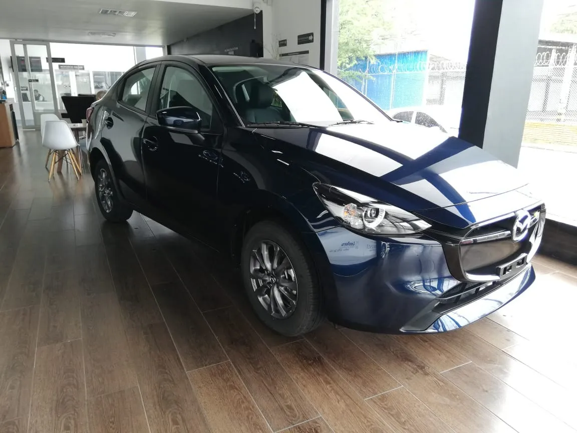 Mazda 2 Touring At Sedan 2025 Azul