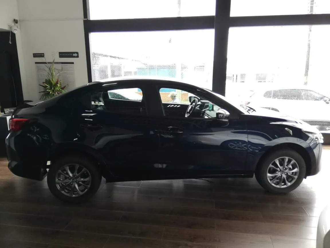Mazda 2 Touring At Sedan 2025 Azul