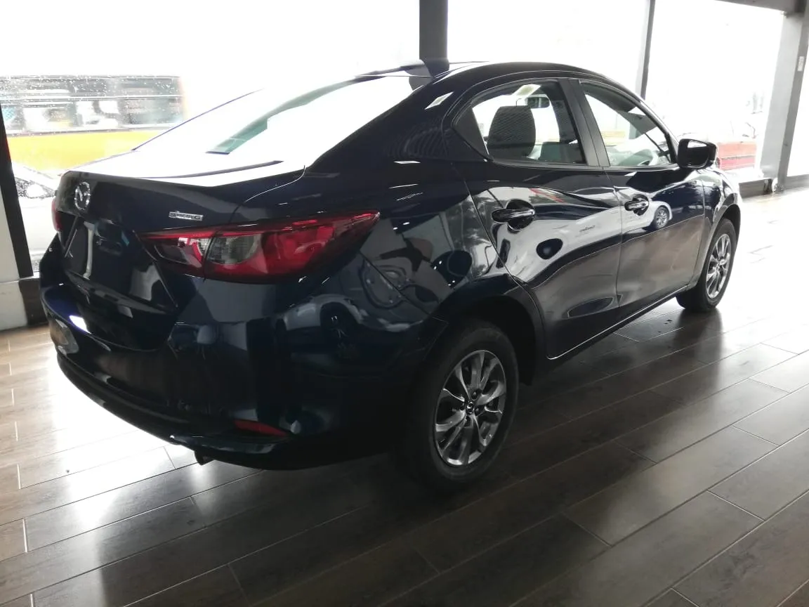 Mazda 2 Touring At Sedan 2025 Azul