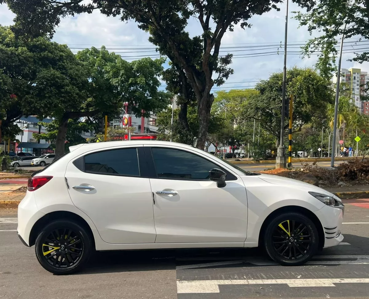 Mazda 2 Touring Carrocería Hatch Back Modelo 2024