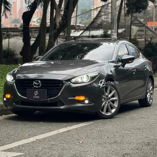 Mazda 3 2018 Gris Medellín