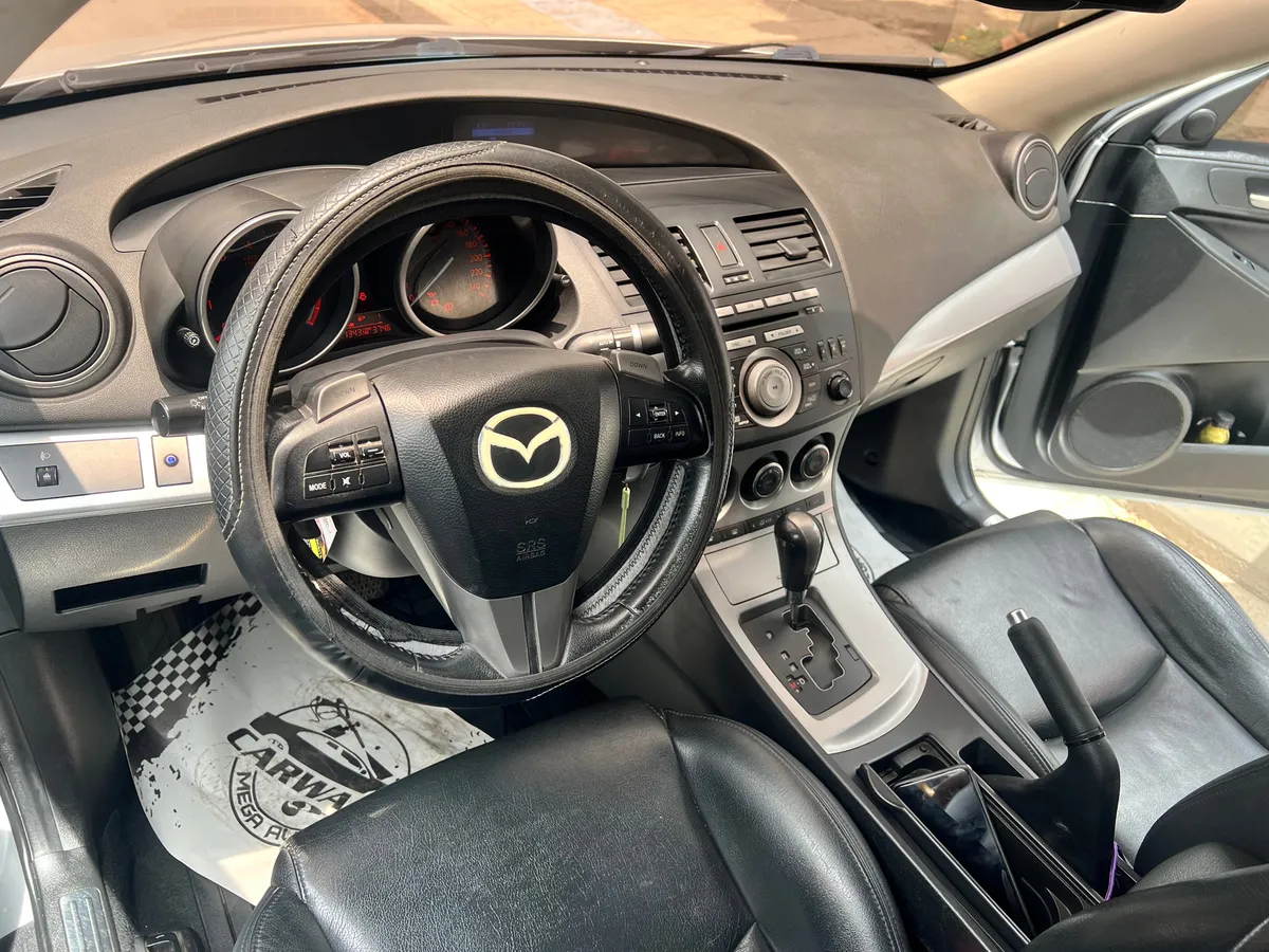 Mazda 3 2011 Gris Madrid