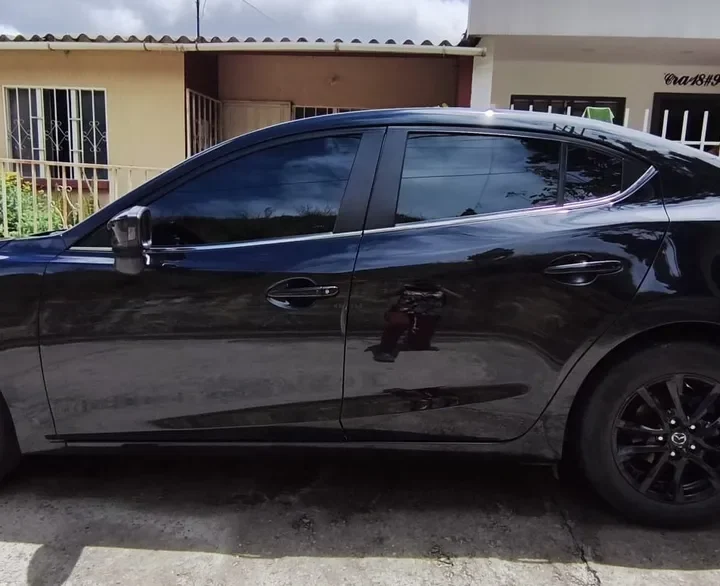 Mazda 3 2.0 Touring 2016 negro3