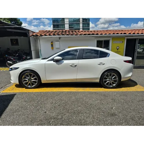 Mazda 3 2023 Blanco Medellín