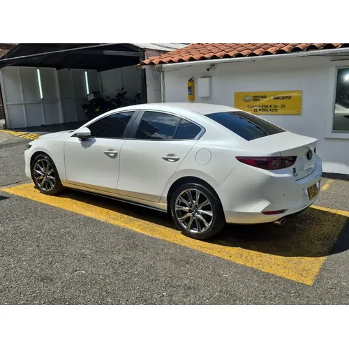 Mazda 3 2023 Blanco Medellín