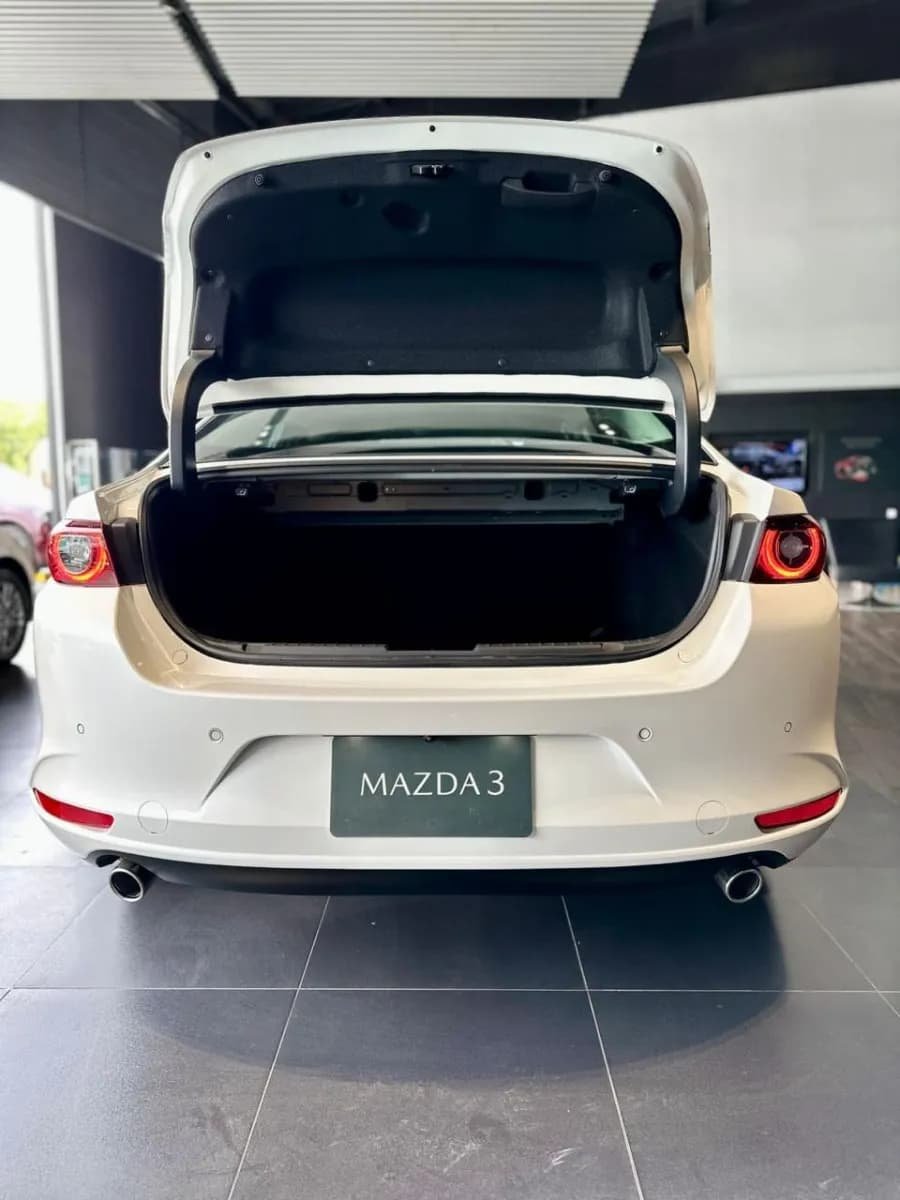 Mazda 3 Touring Híbrido 2025 Blanco