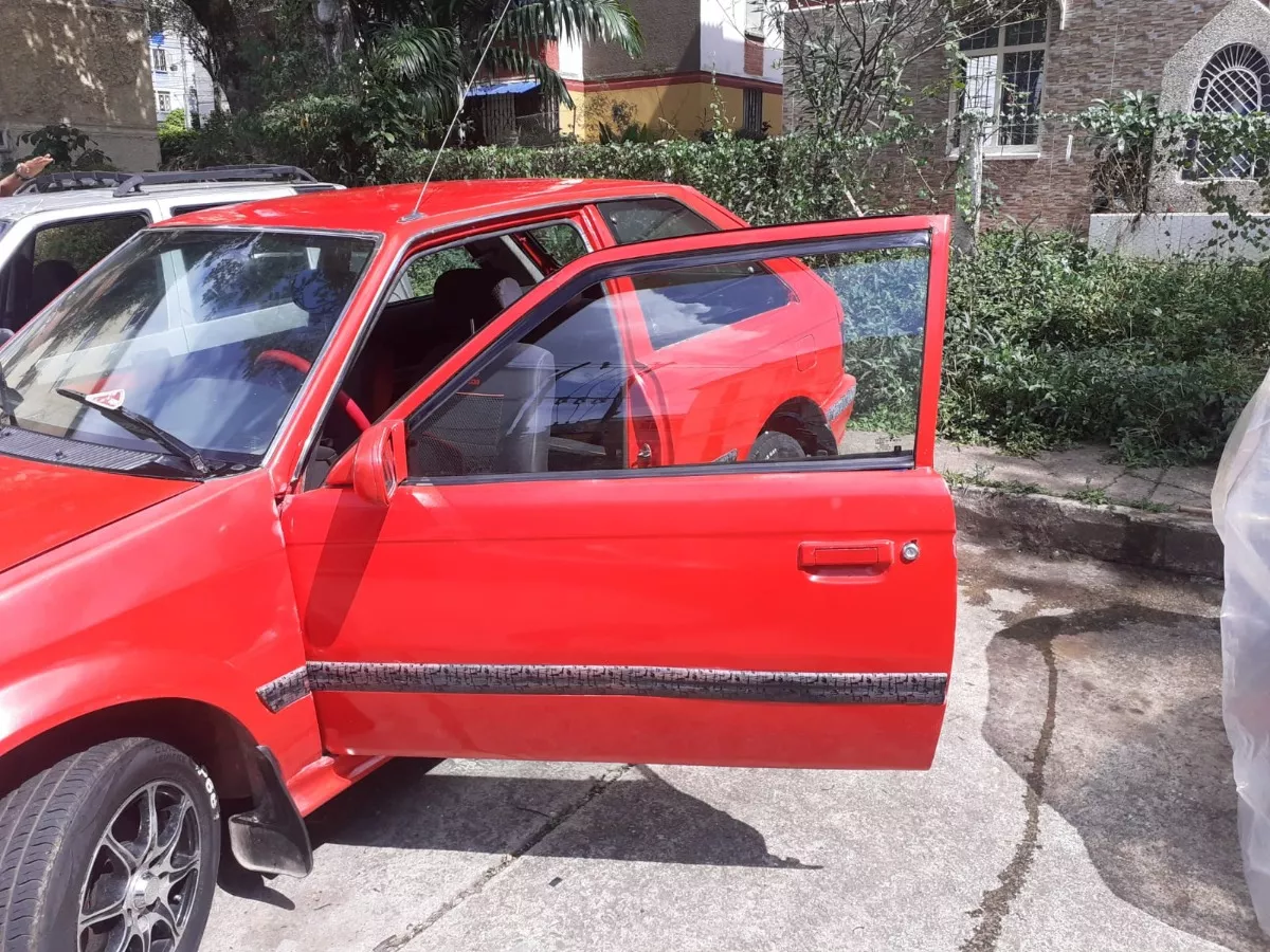 Mazda 323 1.3 He año 1996