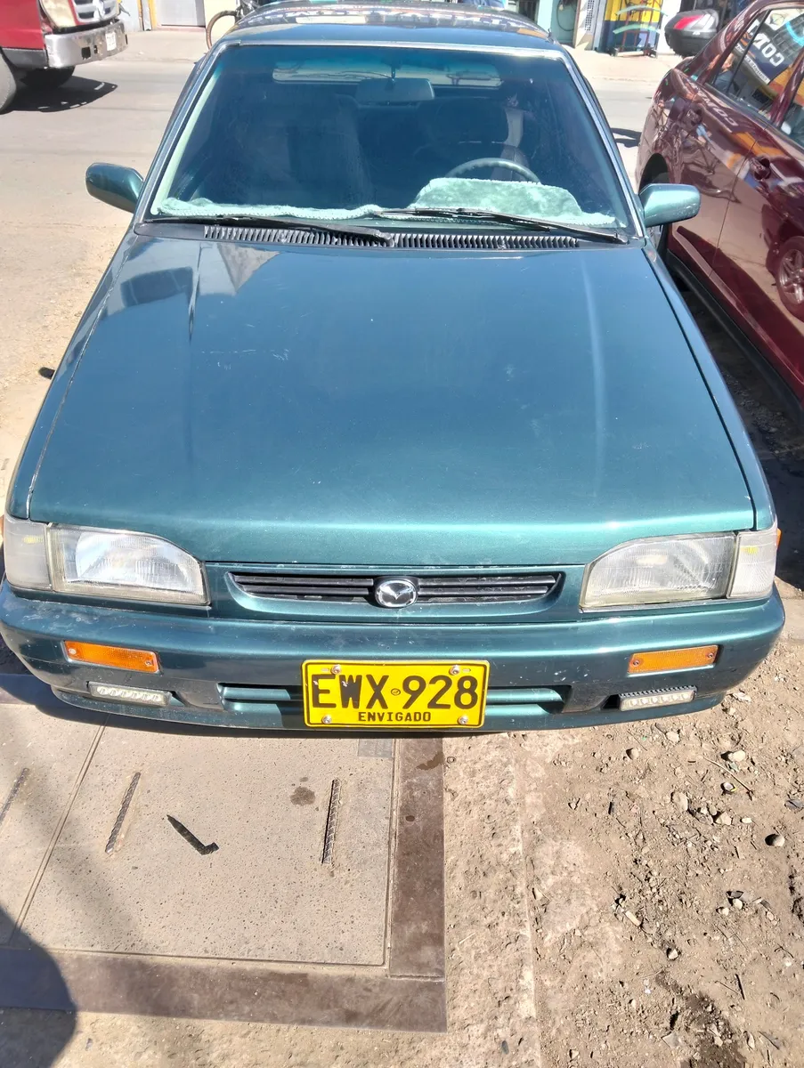 Mazda 323 2002 Verde Bogotá