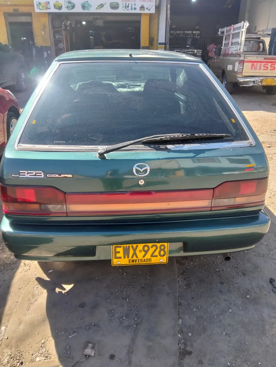 Mazda 323 2002 Verde Bogotá