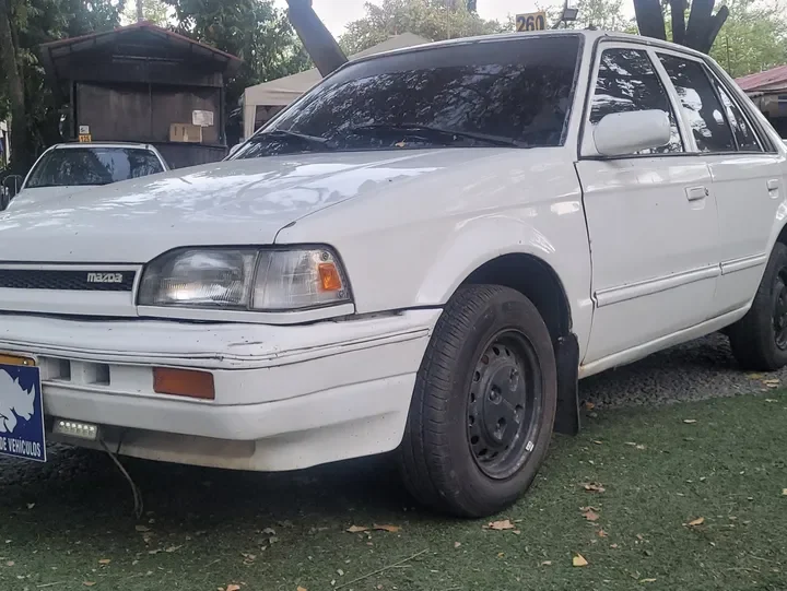 Mazda 323 1.3 Ns 4 p blanco1
