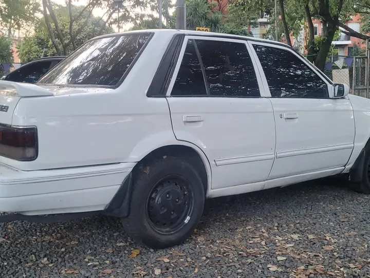 Mazda 323 1.3 Ns 4 p blanco6