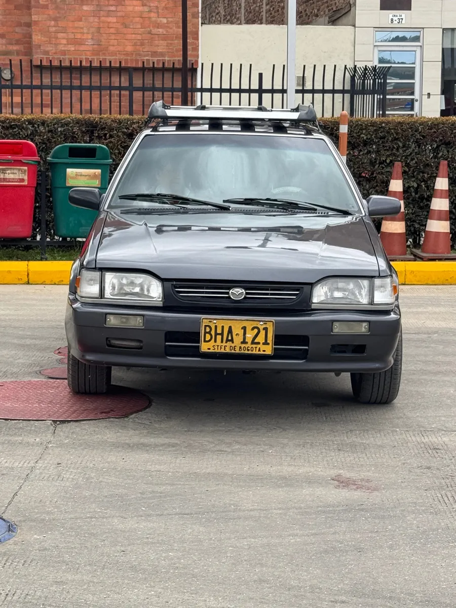 Mazda 323 1996 Gris Duitama