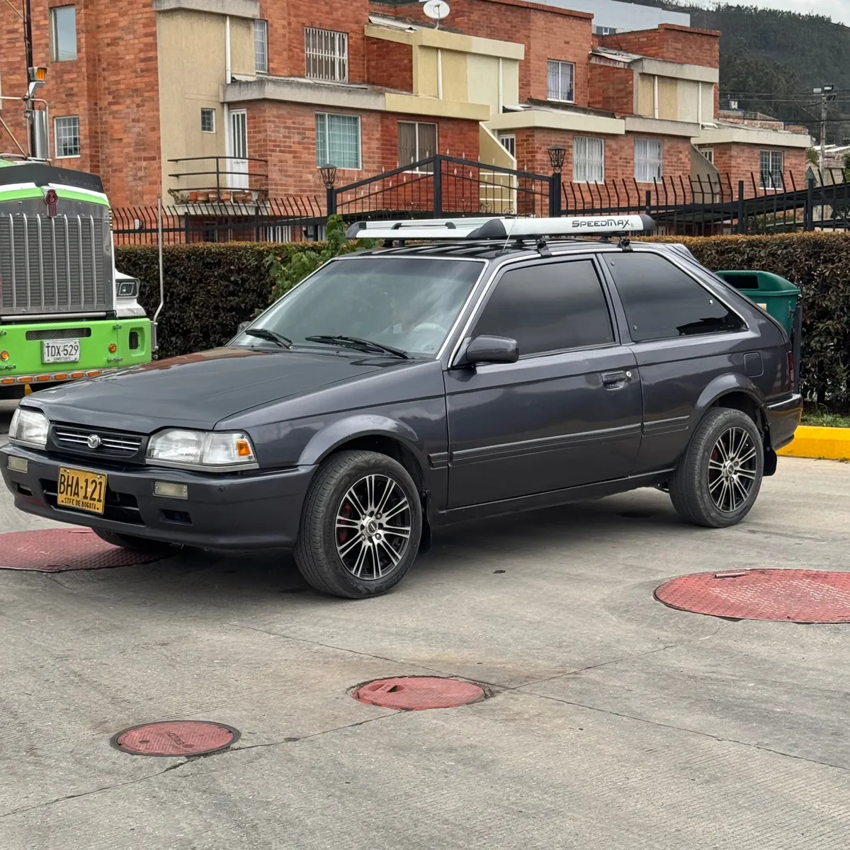 Mazda 323 1996 Gris Duitama
