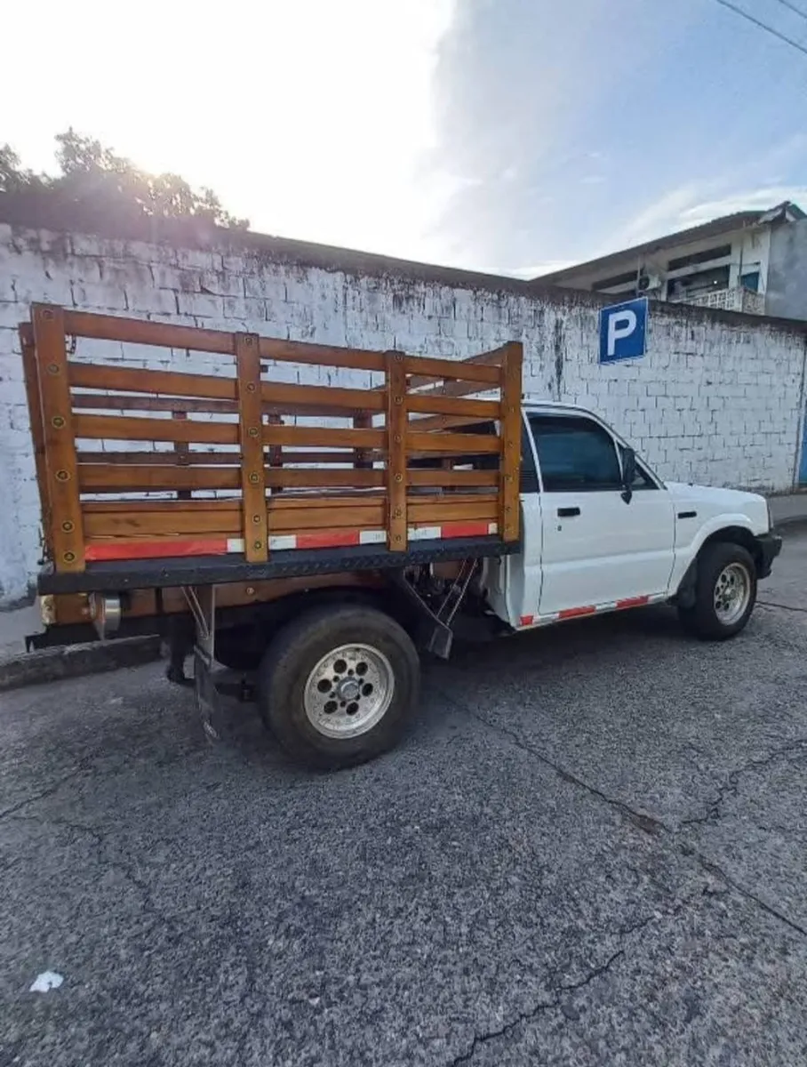 Mazda B2000 1989 Blanco Honda
