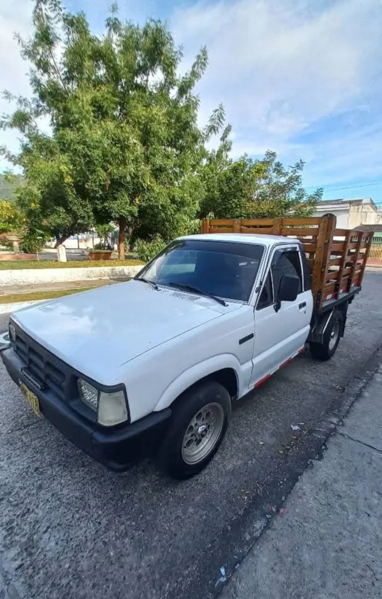 Mazda B2000 1989 Blanco Honda