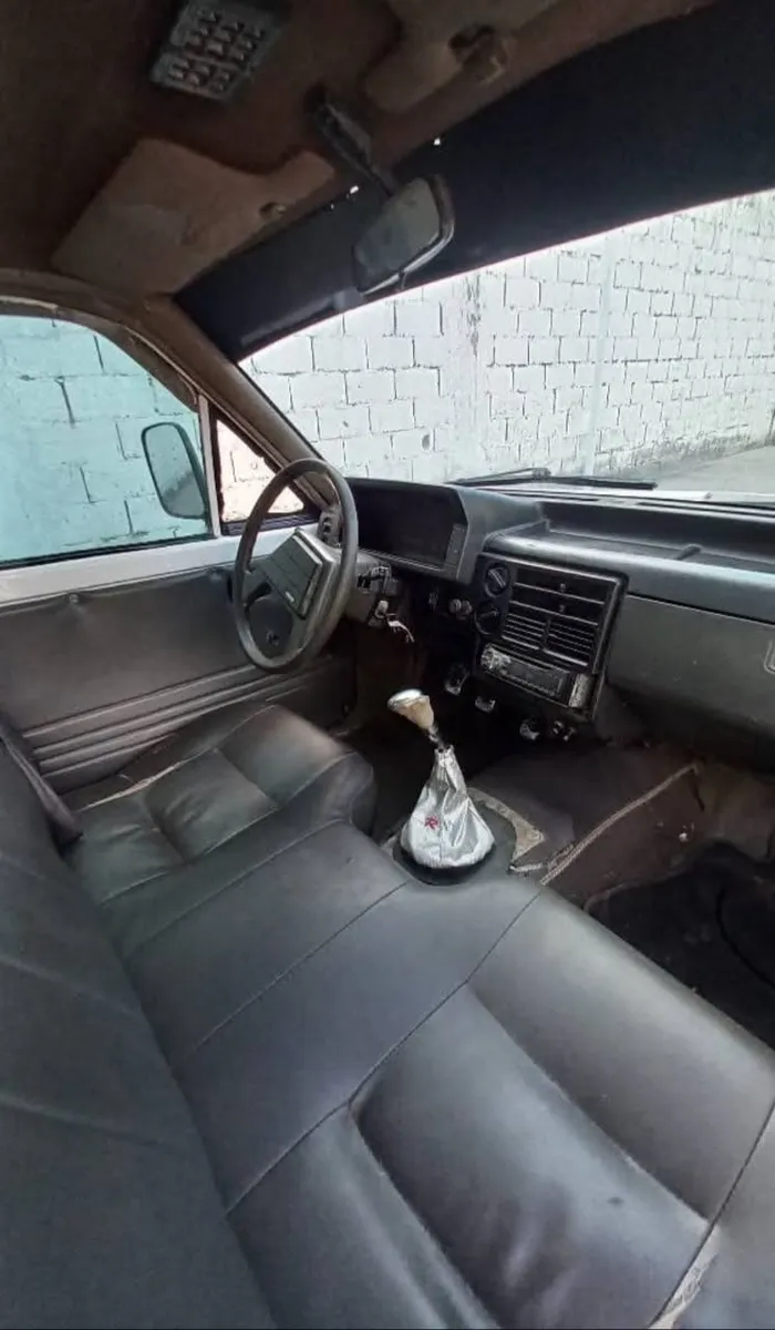 Mazda B2000 1989 Blanco Honda