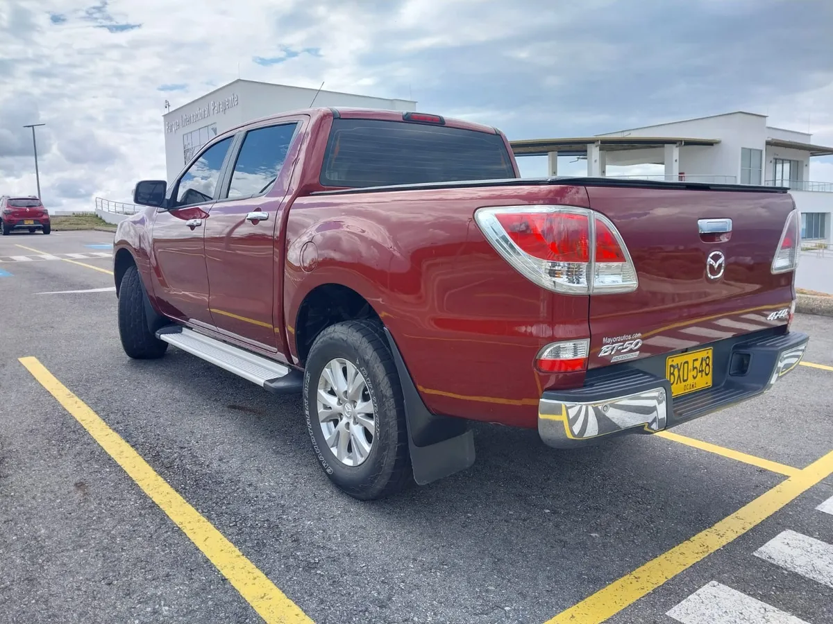Mazda BT-50 2014 Rojo Ocaña