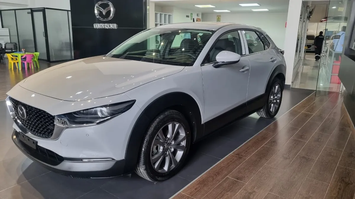 Mazda CX-30 2026 Gris Neiva