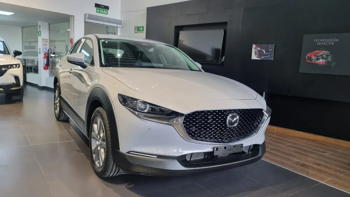 Mazda CX-30 2026 Gris Neiva