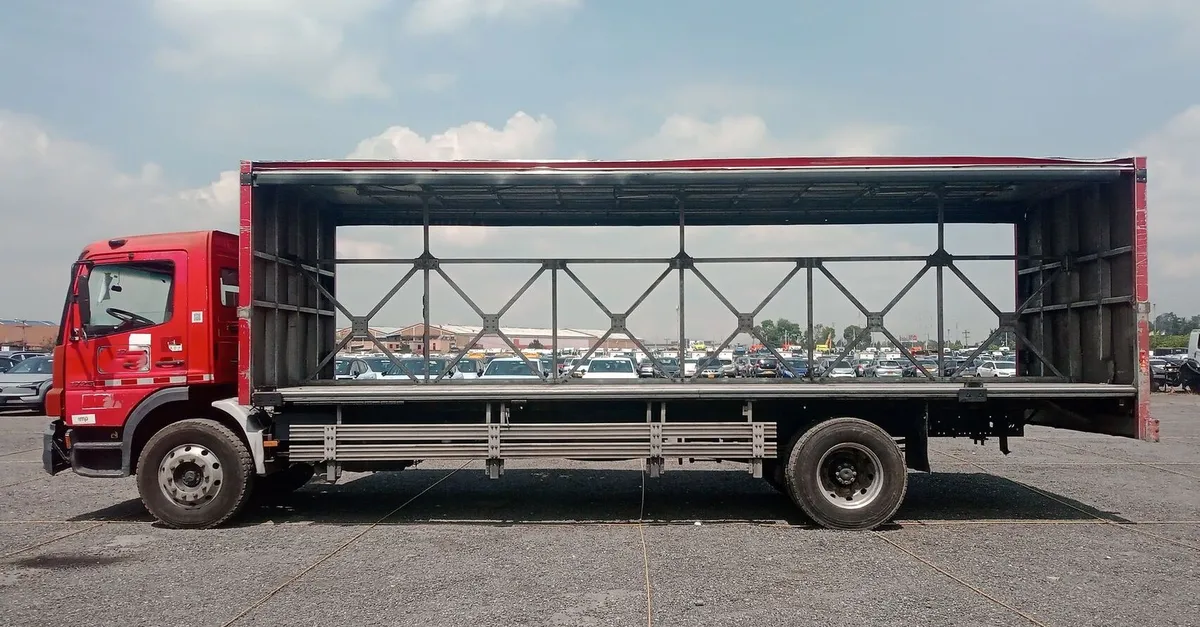 Mercedes-Benz ATEGO 1725 2007 Rojo Bogotá