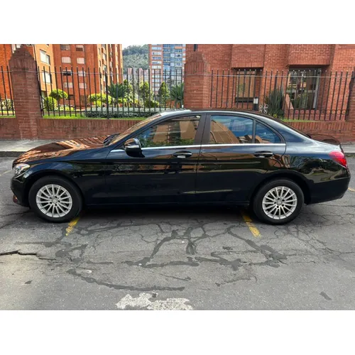 Mercedes-Benz C 180 2015 Negro Bogotá