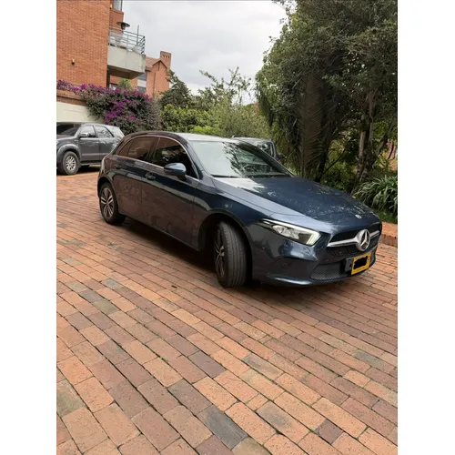 Mercedes-Benz Clase A 2022 Azul Bogotá