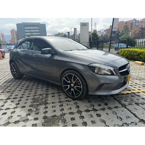 Mercedes-Benz A 200 2017 Gris Bogotá