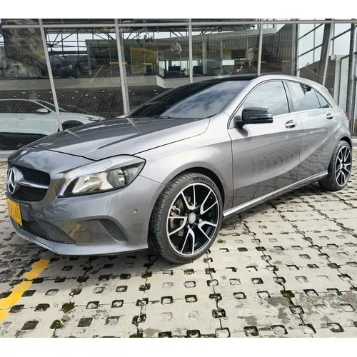 Mercedes-Benz A 200 2017 Gris Bogotá