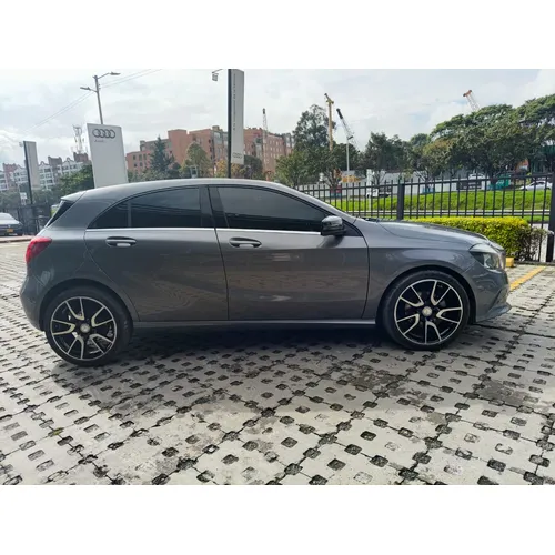 Mercedes-Benz A 200 2017 Gris Bogotá