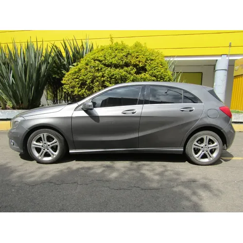 Mercedes-Benz A 200 2015 Gris Bogotá