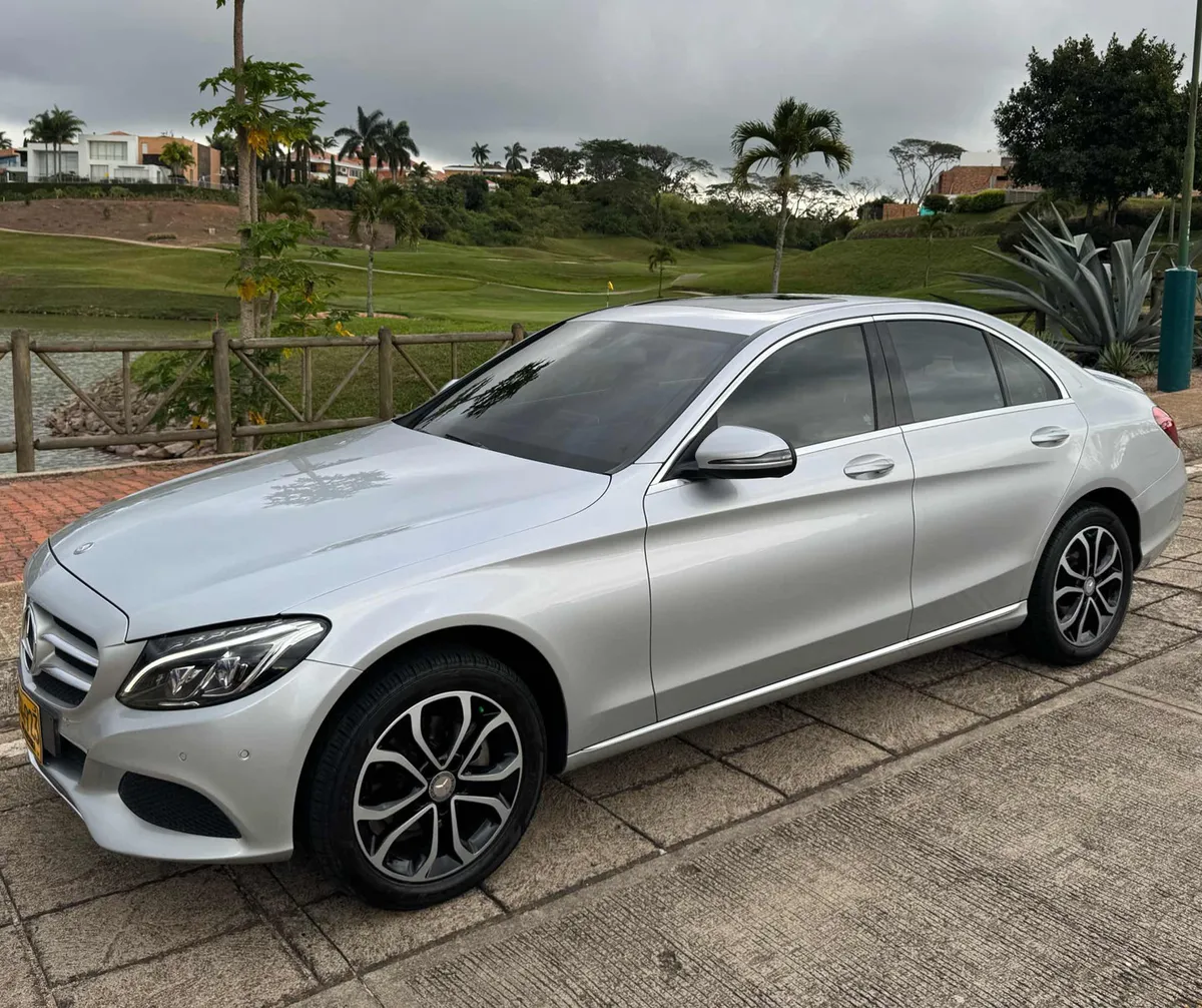 Mercedes-Benz C 180 2017 Plateado Floridablanca