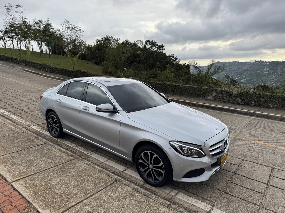 Mercedes-Benz C 180 2017 Plateado Floridablanca
