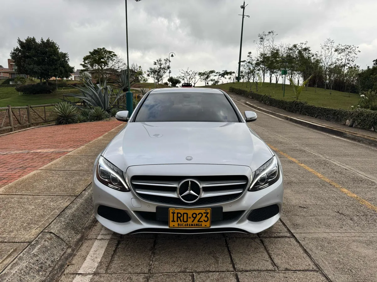Mercedes-Benz C 180 2017 Plateado Floridablanca