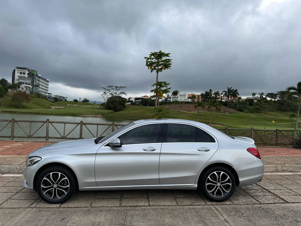Mercedes-Benz C 180 2017 Plateado Floridablanca