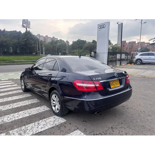 Mercedes-Benz C 250 2010 Azul Bogotá