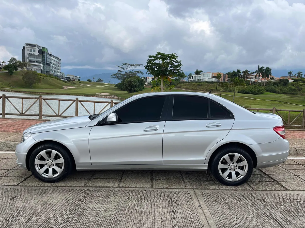 Mercedes-Benz C 200 2009 Plateado Floridablanca
